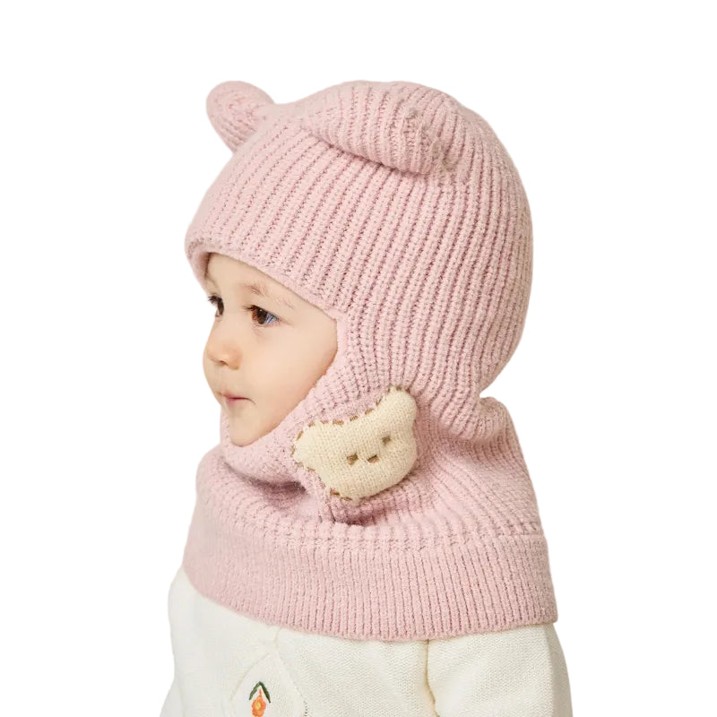 Cagoule Bébé Fille de profil sur fond blanc porter par un bebe