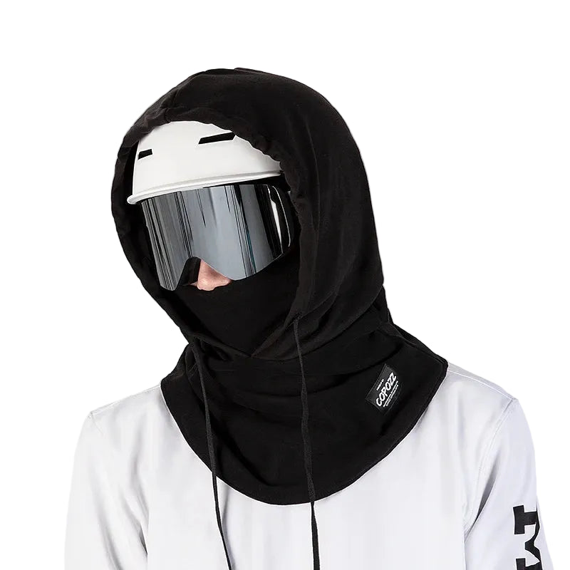 Cagoule Hivernale Noire sur fond blanc
