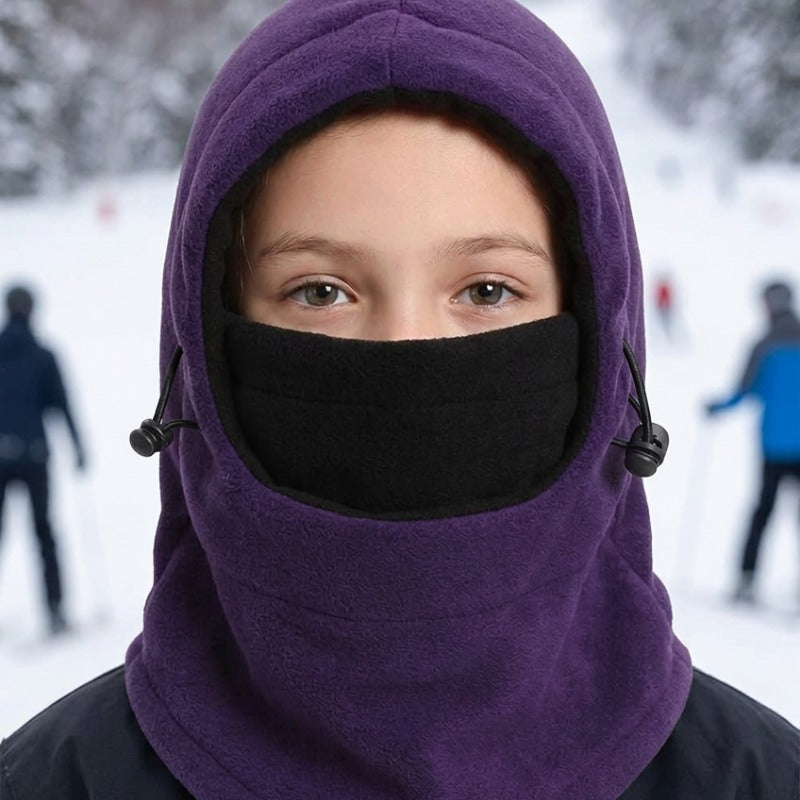 Cagoule Enfant Ski Violette portée en extérieur