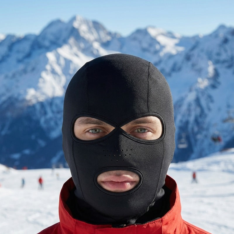 Cagoule Ski 3 Trous portée en extérieur