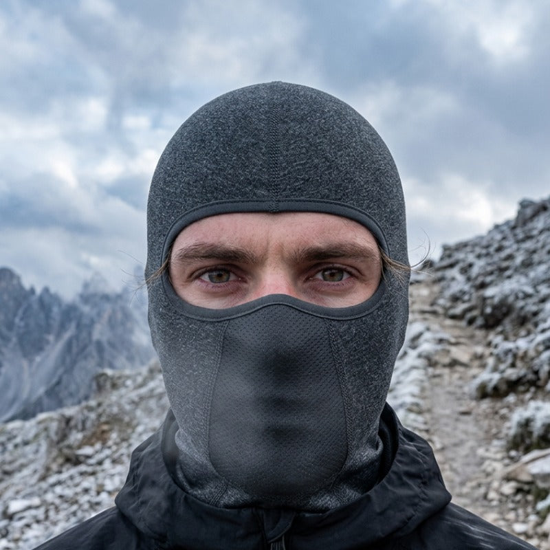 Cagoule Ventilée Grise portée en extérieur