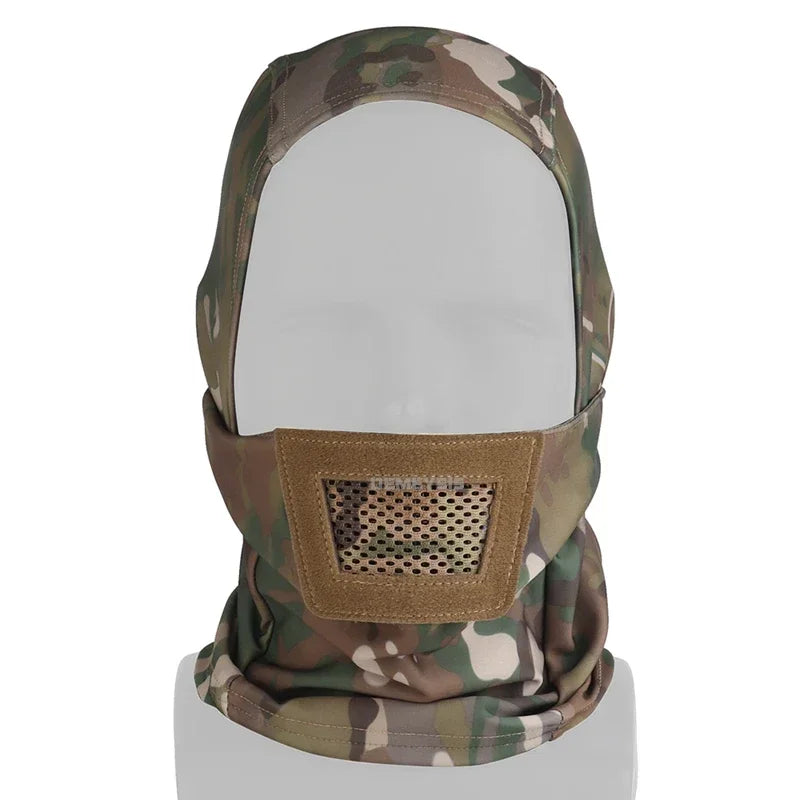 Cagoule Airsoft Camouflage sur fond blanc