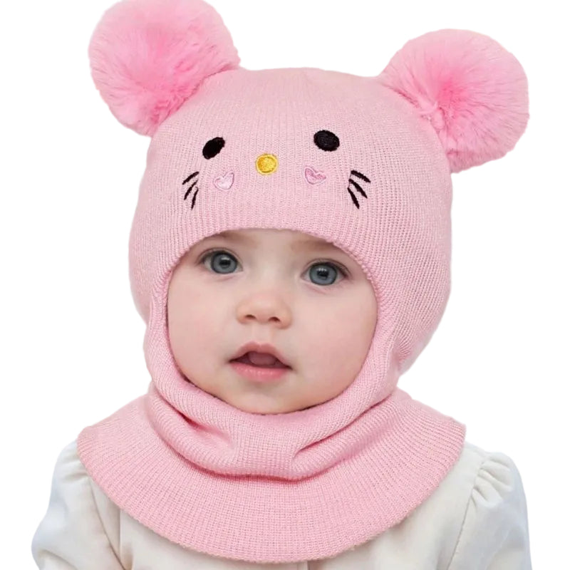 Cagoule Bébé Rose sur fond blanc porter par un bebe