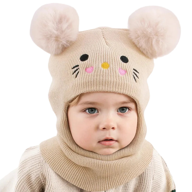 Cagoule Bébé Sable sur fond blanc porter par un bebe