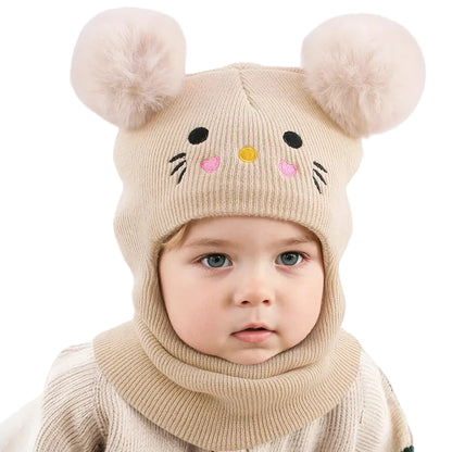 Cagoule Bébé Sable sur fond blanc porter par un bebe