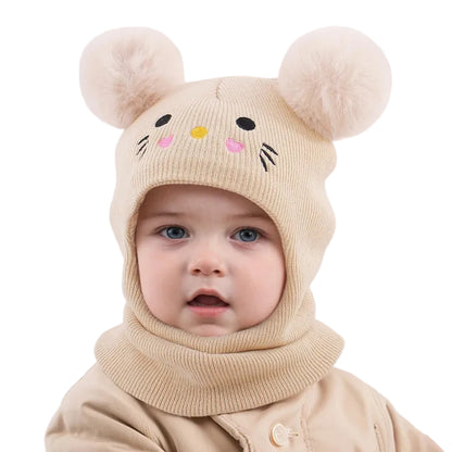 Cagoule Bébé Sable sur fond blanc porter par un bébé