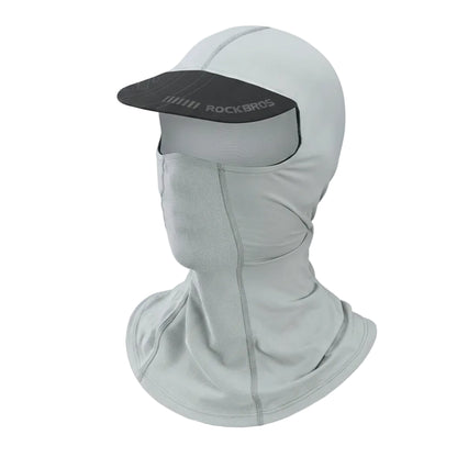 Cagoule Casquette Blanche sur fond blanc