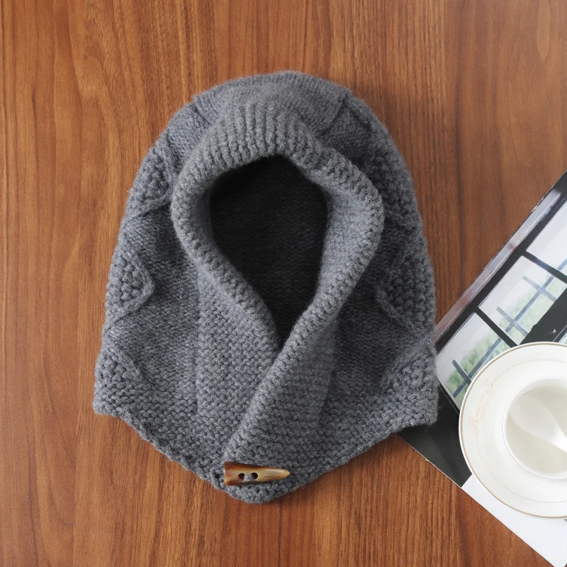 Cagoule Crochet Grise sur table bois