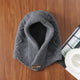 Cagoule Crochet Grise sur table bois