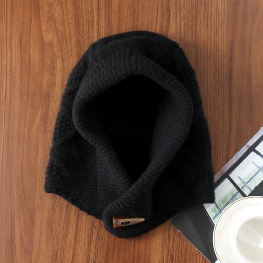 Cagoule Crochet Noire sur table bois