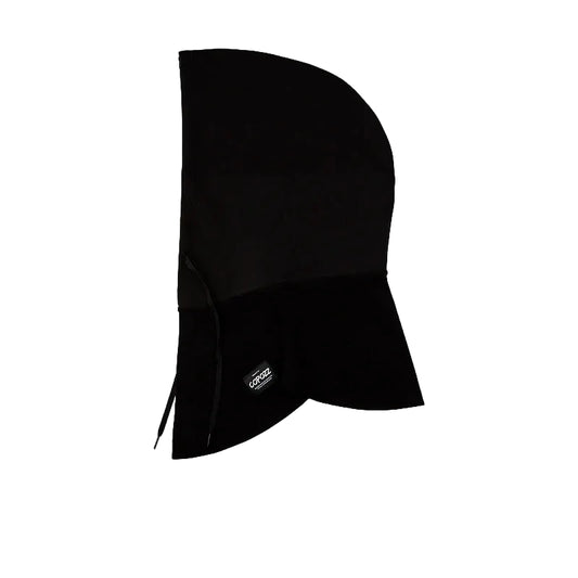 cagoule noire pour l'hiver sur un fond blanc