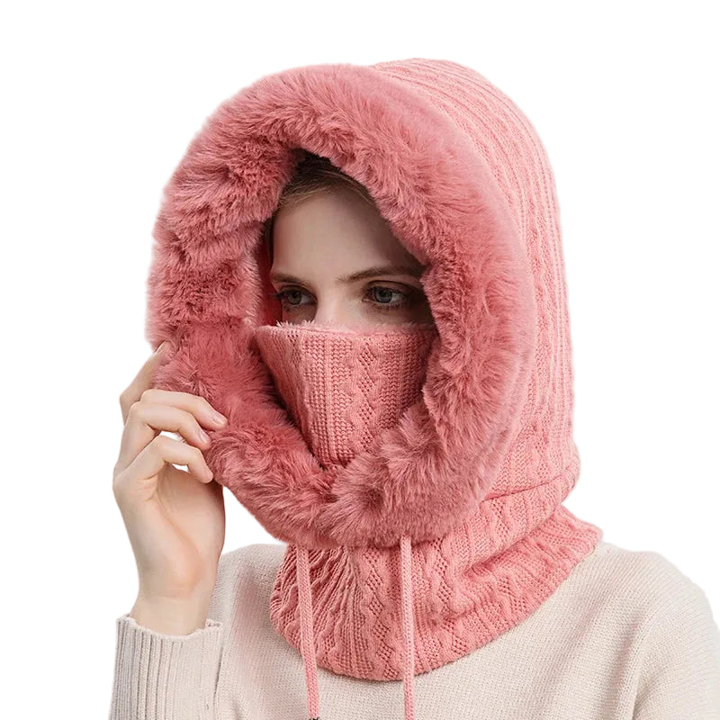 Cagoule Neige sur fond blanc porter par une femme 