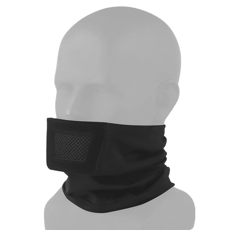 Masque Airsoft noire sur fond blanc