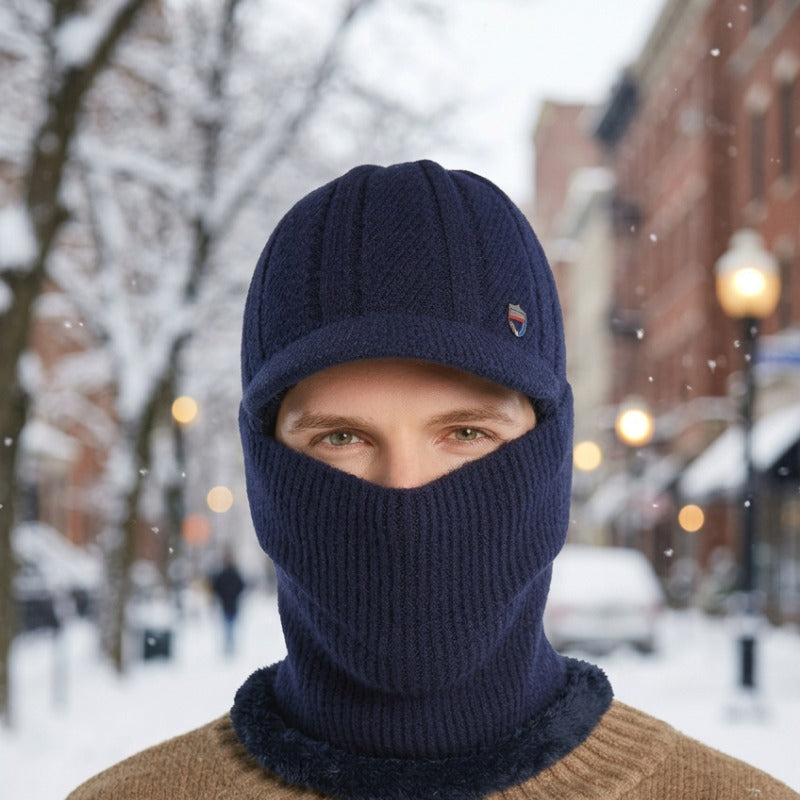 Bonnet Polaire Bleu porté en extérieur