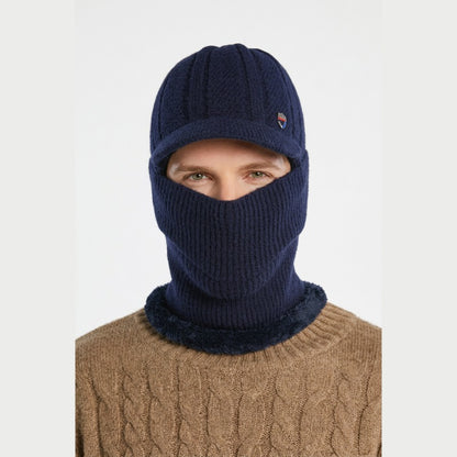 Bonnet Polaire Bleu porté sur fond blanc