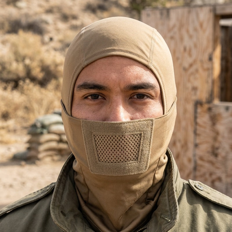Cagoule Airsoft Beige portée en extérieur