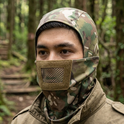 Cagoule Airsoft Camouflage portée en extérieur