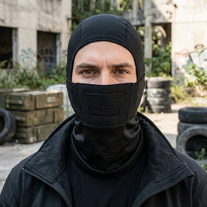 Cagoule Airsoft Noire portée en extérieur