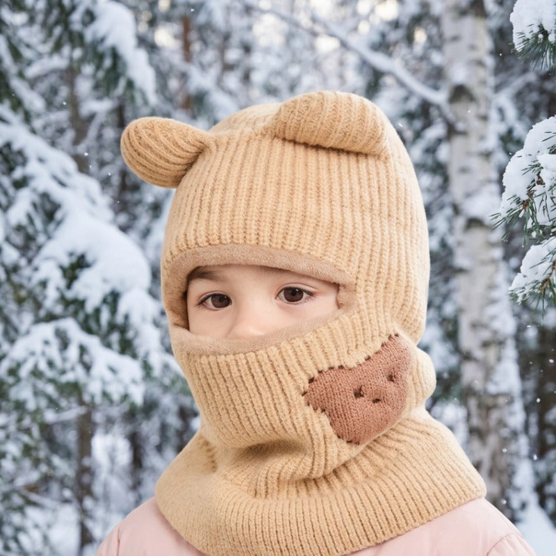 Cagoule Bébé Fille Beige portée en extérieur