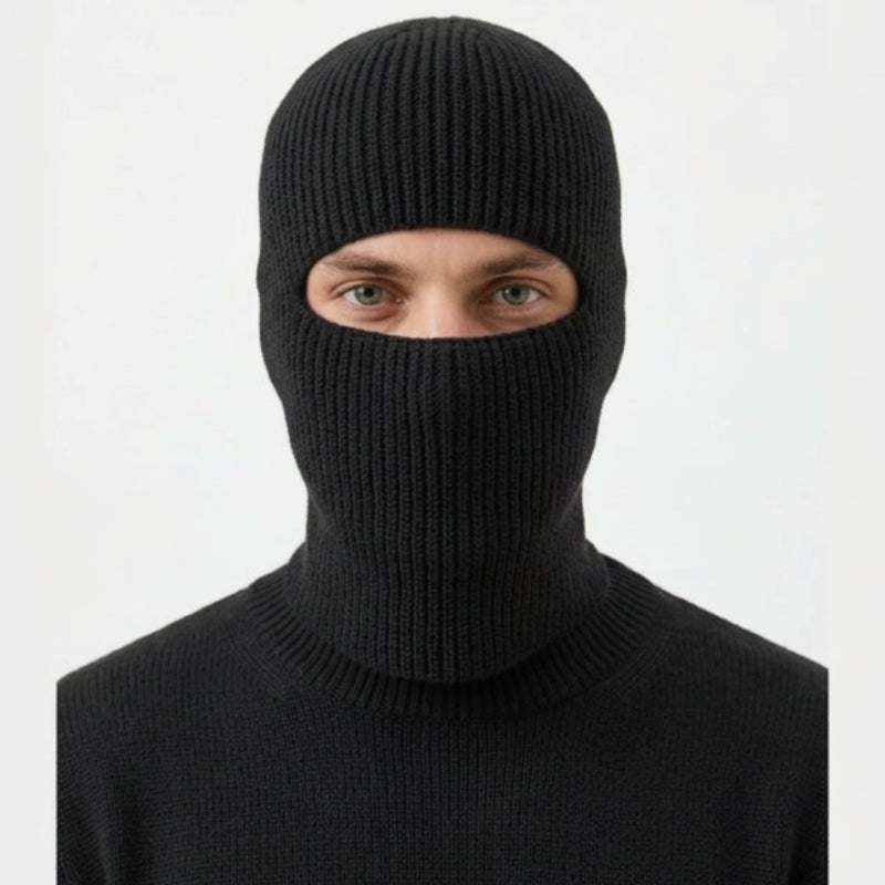 Cagoule Noire Bonnet portée sur fond blanc