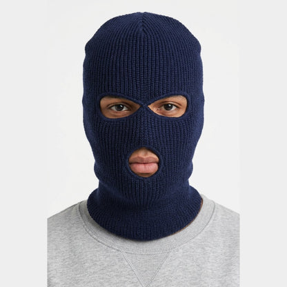 Cagoule Bleue Homme portée sur fond blanc