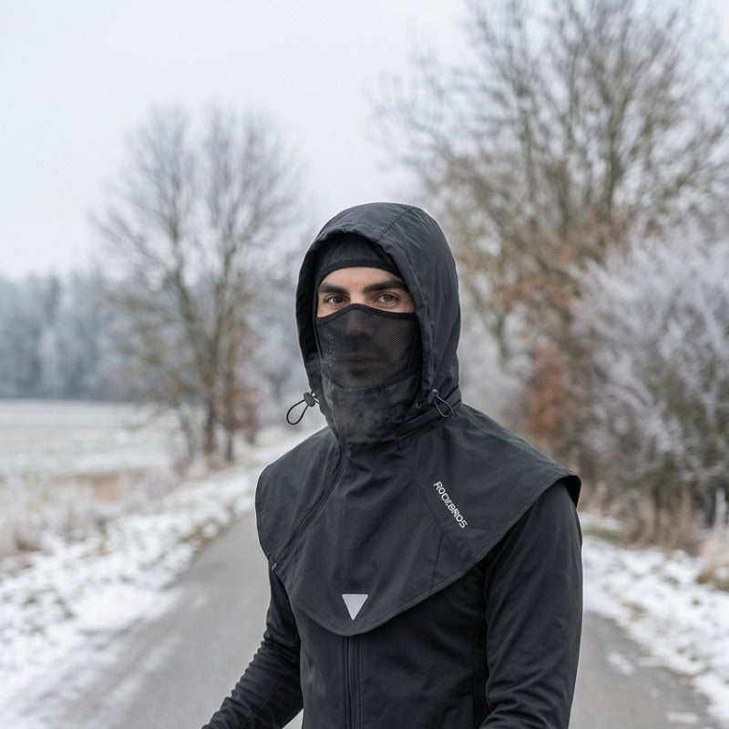 Cagoule Capuche Vélo portée en extérieur