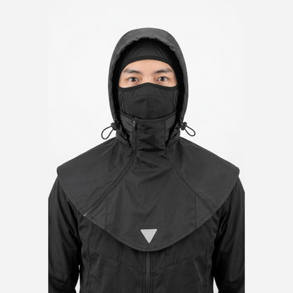 Cagoule Capuche Vélo portée sur fond blanc