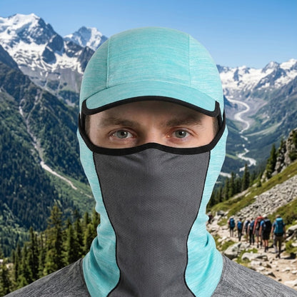 Cagoule Casquette Bleue portée en extérieur