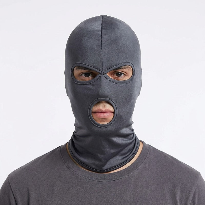Cagoule Classique portée sur fond blanc