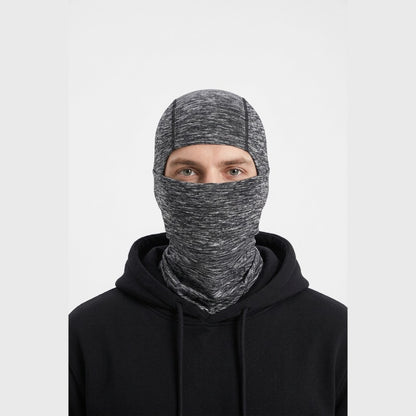 Cagoule Coupe-Vent Grise portée sur fond blanc