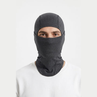 Cagoule Coupe-Vent portée sur fond blanc