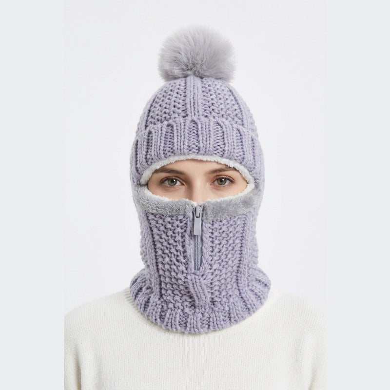 Cagoule Femme Ski Grise portée sur fond blanc