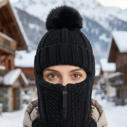 Cagoule Femme Ski Noire portée en extérieur