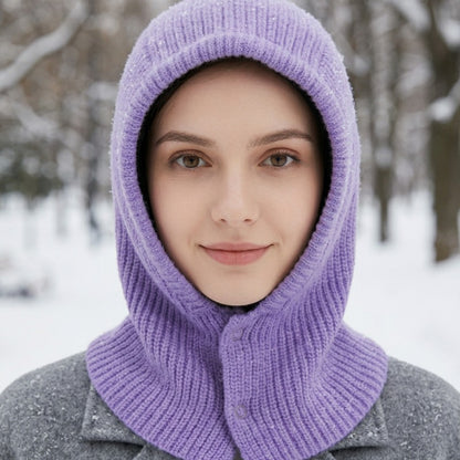 Cagoule Femme Violette portée en extérieur