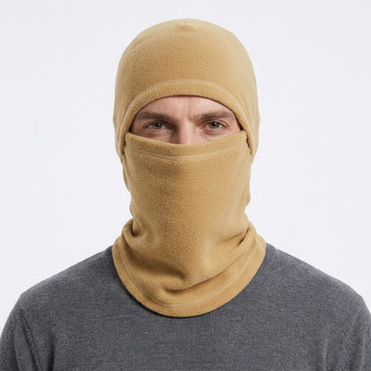 Cagoule Froid Beige portée sur fond blanc