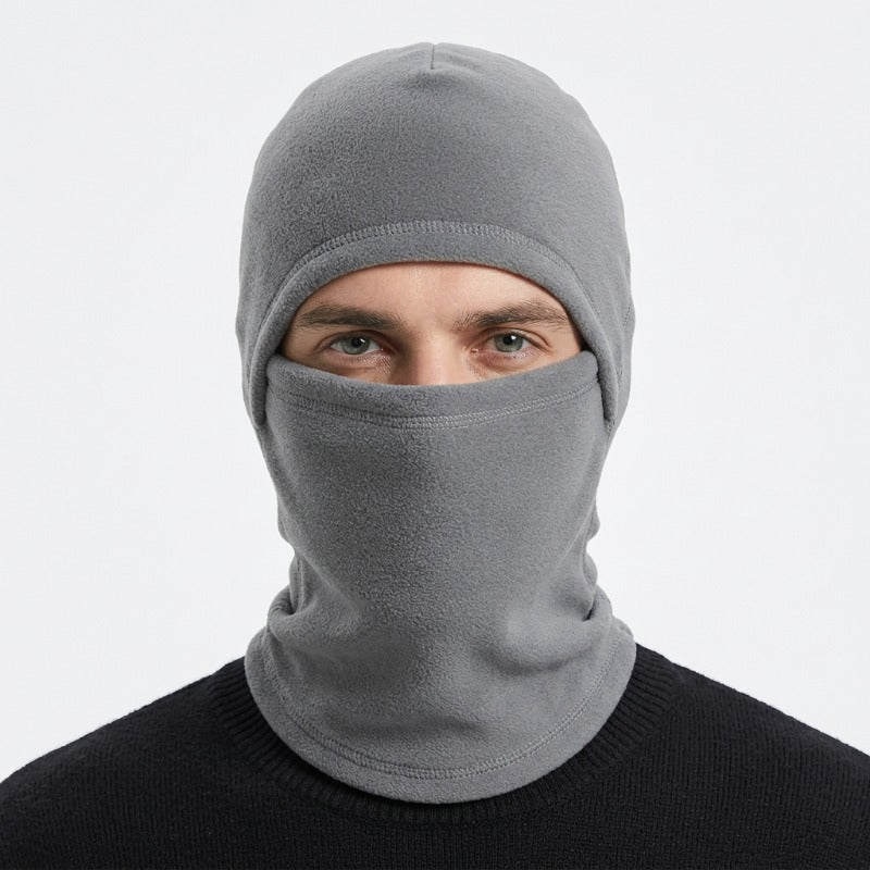Cagoule Froid portée sur fond blanc