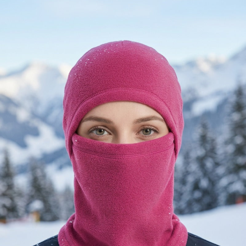 Cagoule Froid Rose portée en extérieur