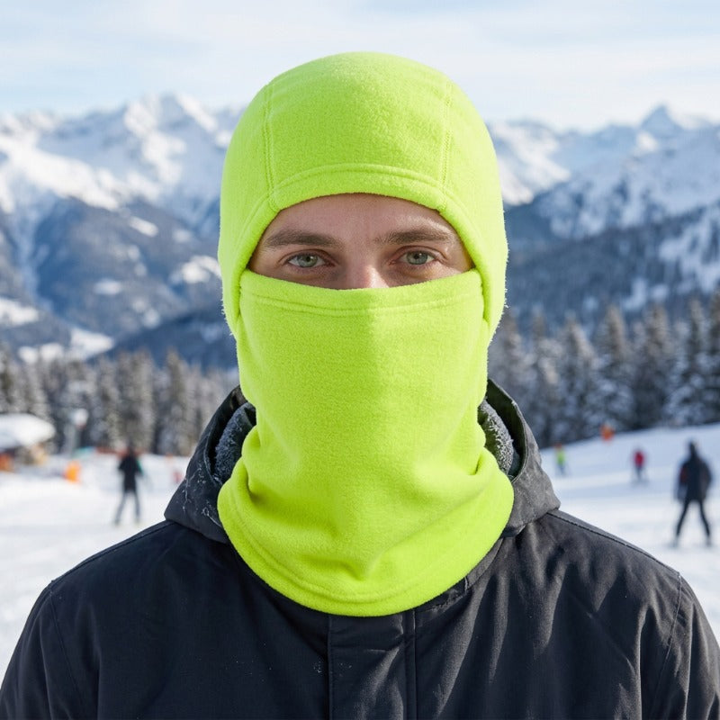 Cagoule Froid Verte portée en extérieur