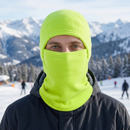 Cagoule Froid Verte portée en extérieur