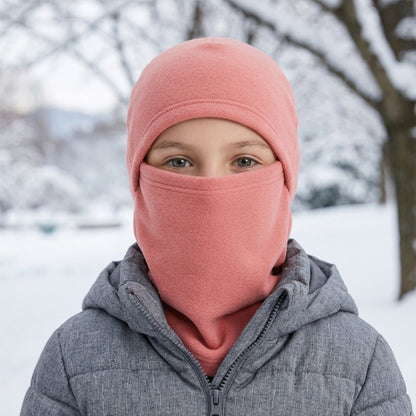 Cagoule Garçon Rose portée en extérieur