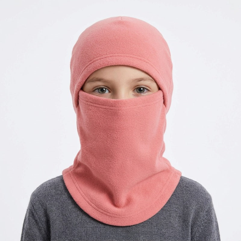 Cagoule Garçon Rose portée sur fond blanc