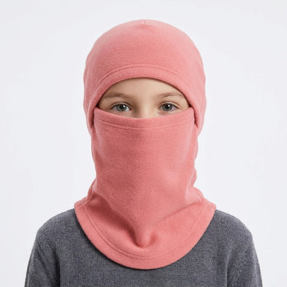 Cagoule Garçon Rose portée sur fond blanc