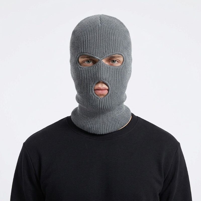 Cagoule Grise Homme portée sur fond blanc