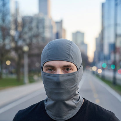 Cagoule Grise Légère portée en extérieur