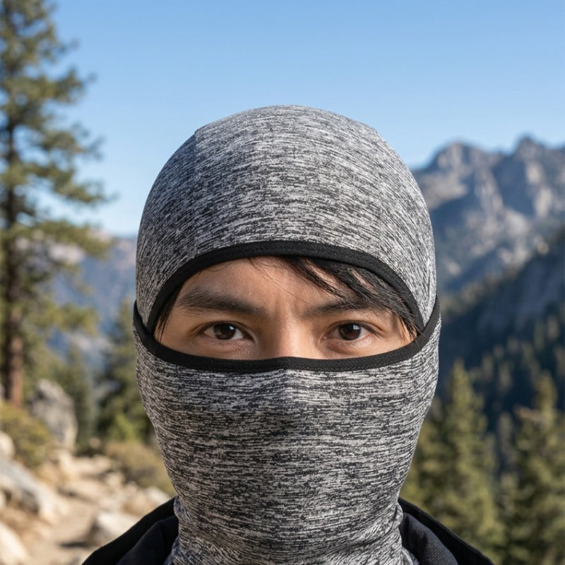 Cagoule Grise Randonnée portée en extérieur