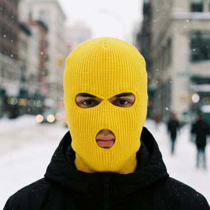 Cagoule Jaune Homme portée en extérieur