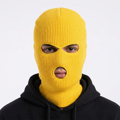 Cagoule Jaune Homme portée sur fond blanc