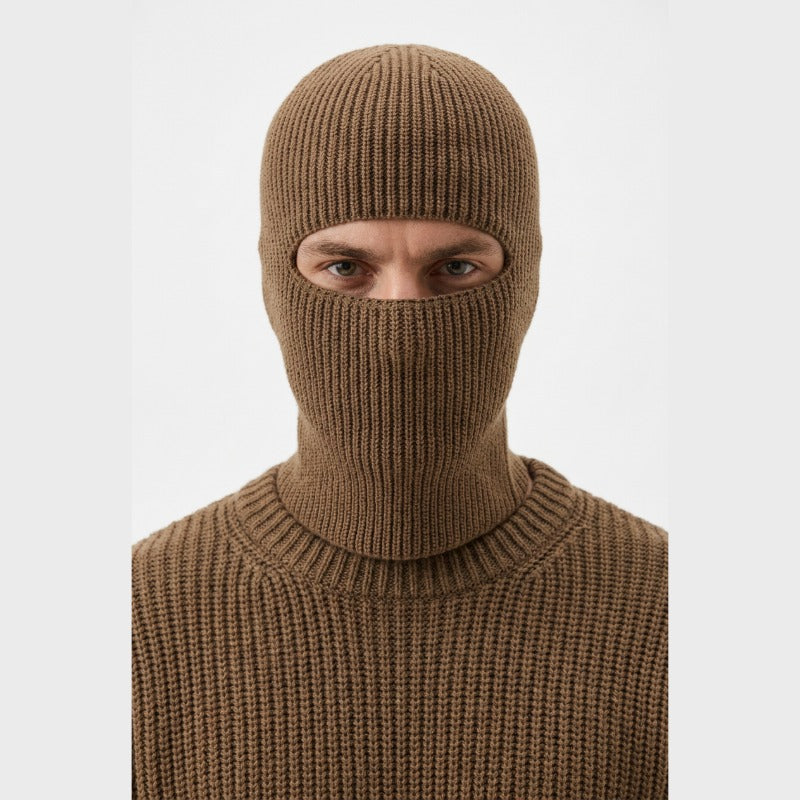 Cagoule Kaki Bonnet portée sur fond blanc