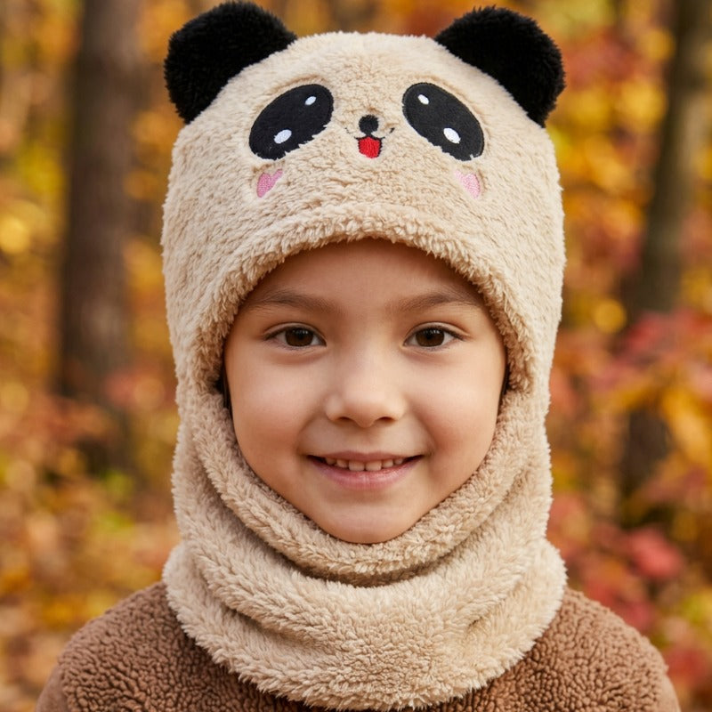 Cagoule Panda Beige portée en extérieur