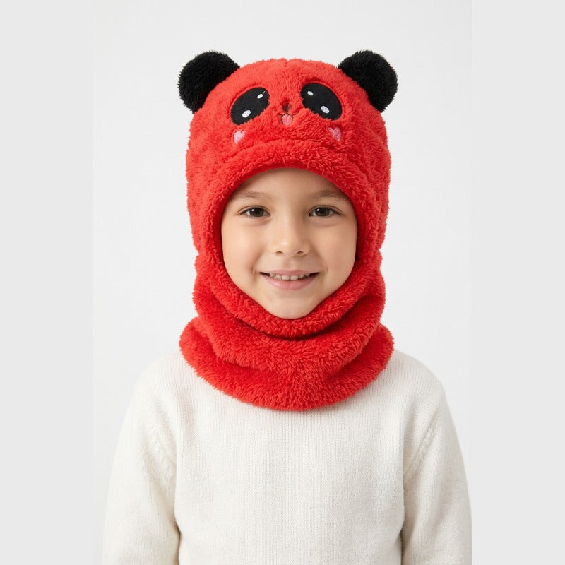 Cagoule Panda Rouge portée sur fond blanc